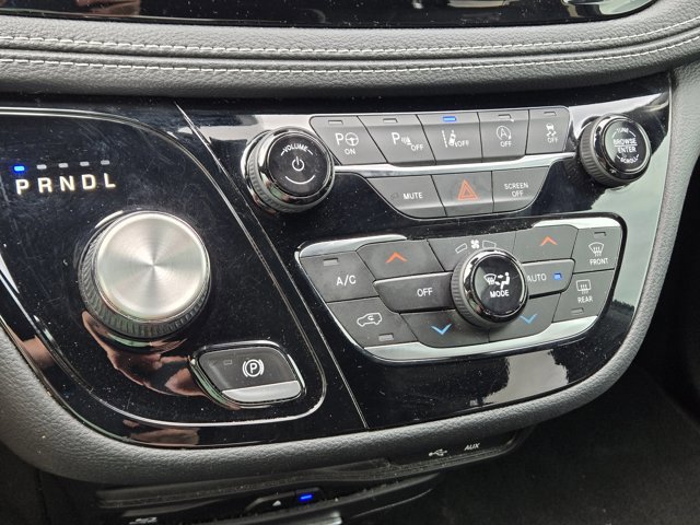 Used 2020 Chrysler Pacifica Limited w/ Advanced Safetytec Group image 31