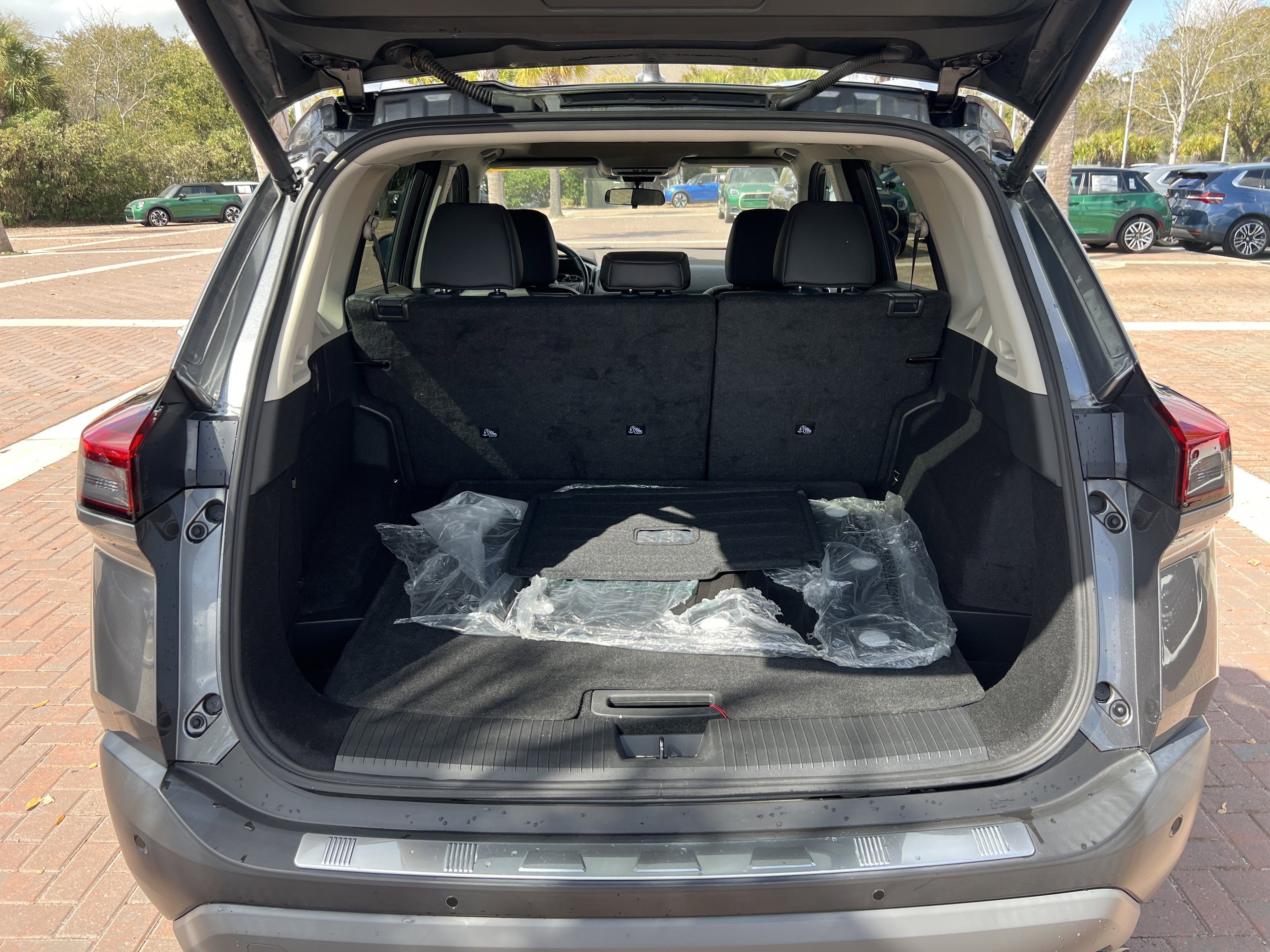 Used 2021 Nissan Rogue SV w/ Premium Package image 31