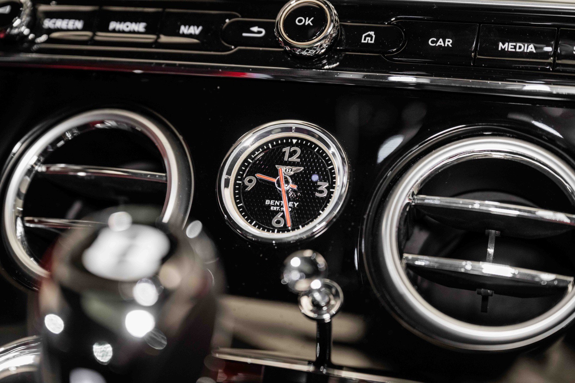 Certified 2024 Bentley Continental GT V8 AWD/4WD image 30
