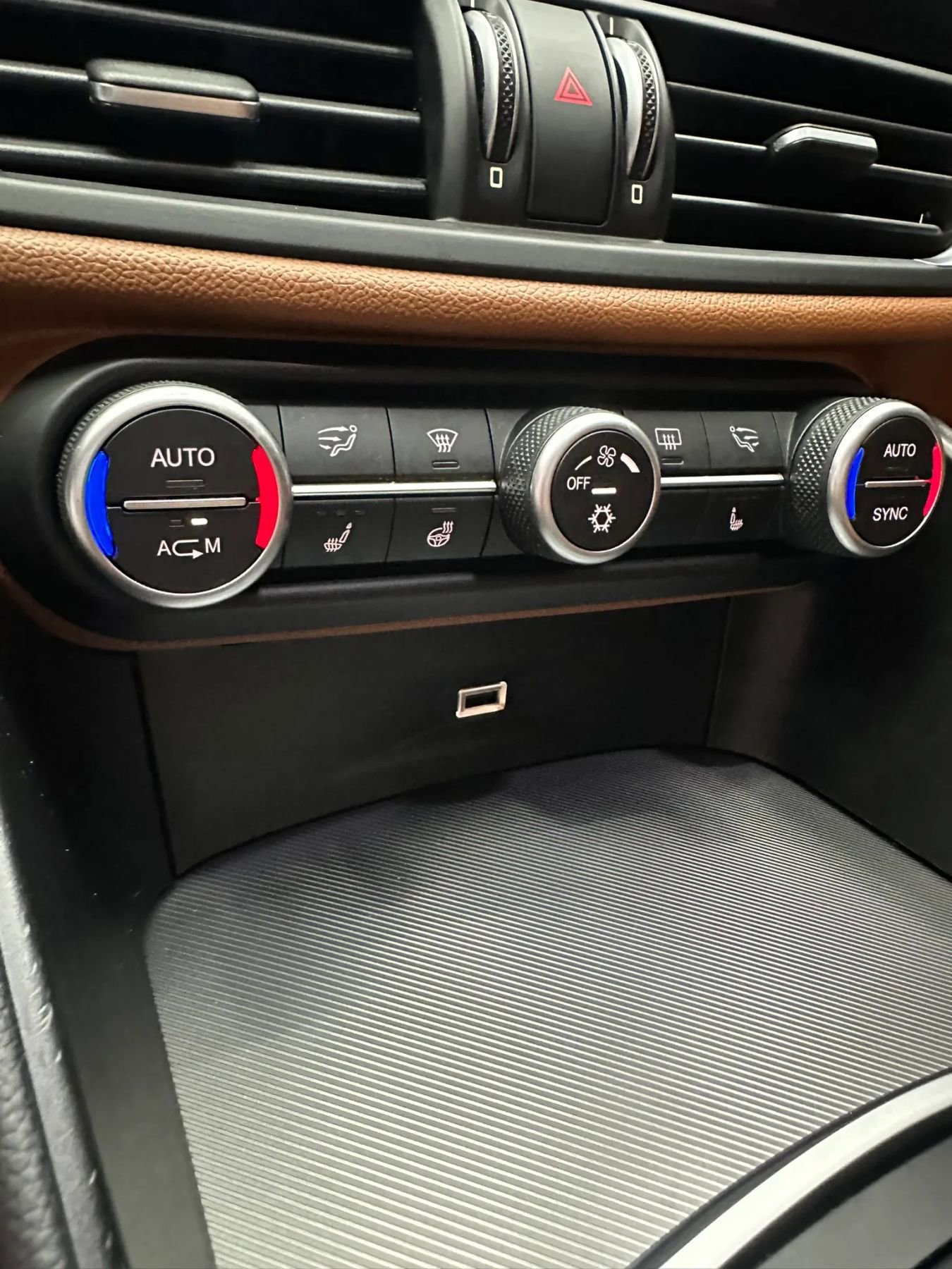 Used 2017 Alfa Romeo Giulia Ti w/ TI 19" Sport Package RWD image 24