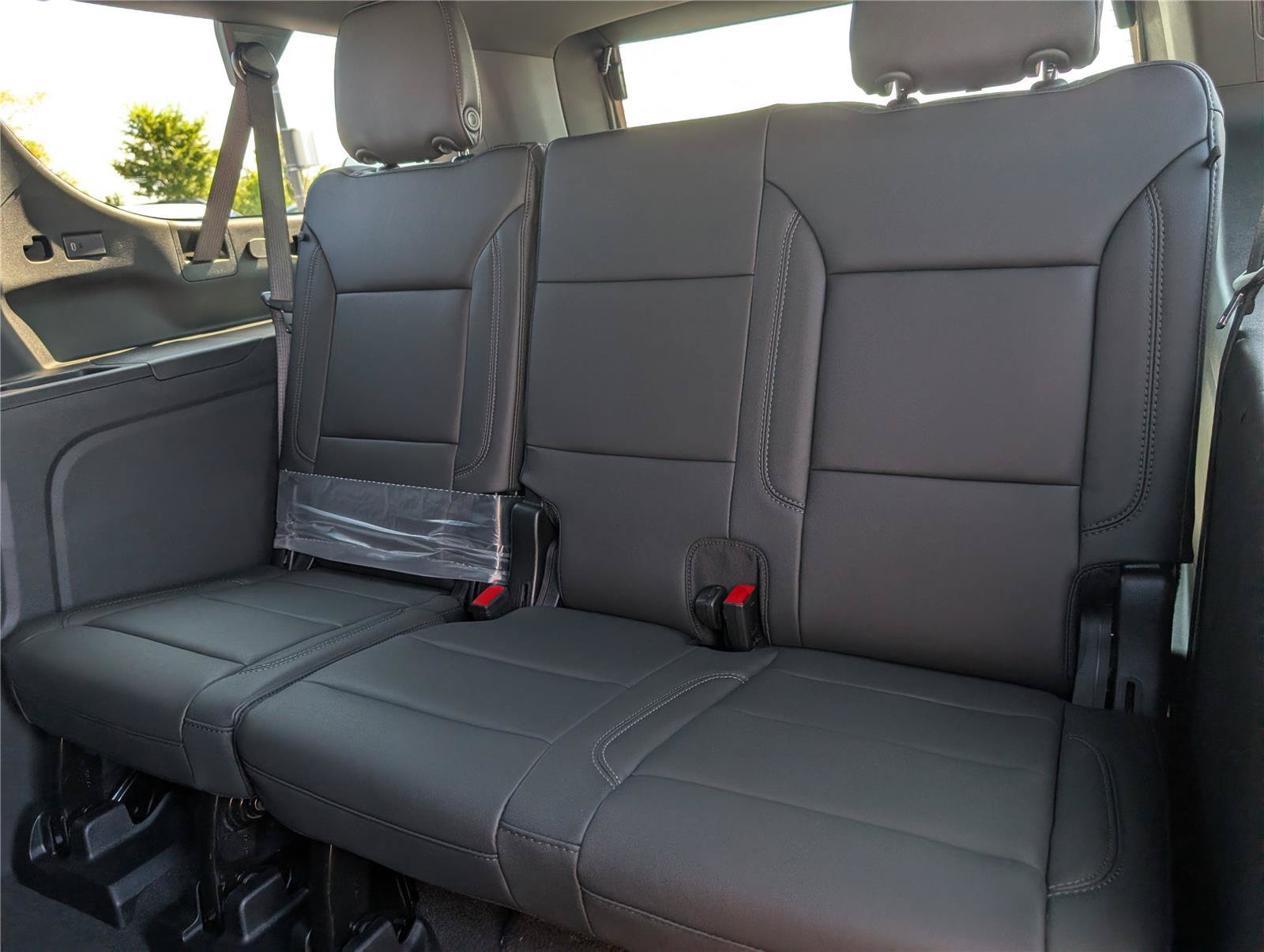 New 2026 Chevrolet Suburban LT w/ Sun And Tow Package AWD/4WD image 11