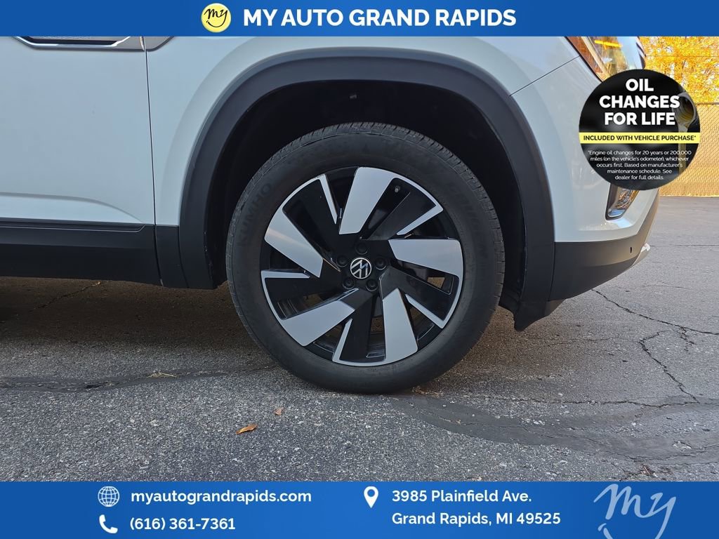 Used 2024 Volkswagen Atlas Cross Sport SE image 30