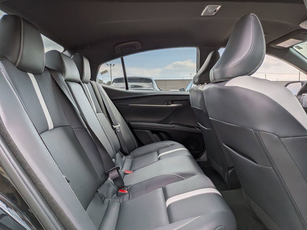 Used 2025 Toyota Camry SE image 30
