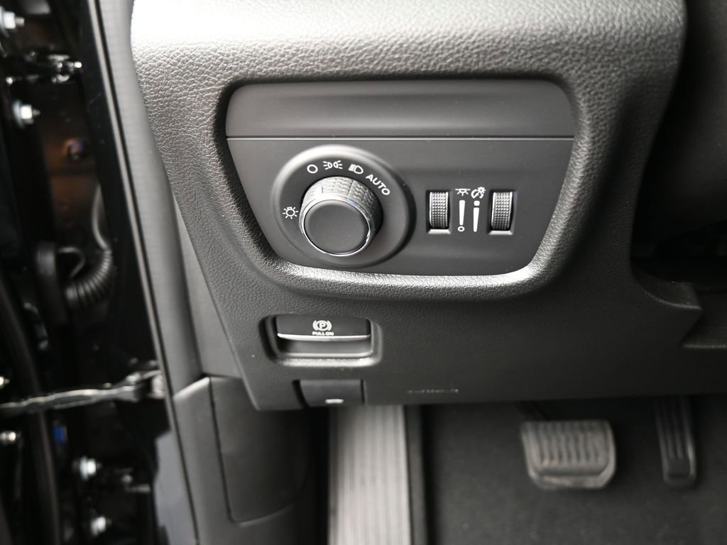 New 2025 Jeep Grand Cherokee Altitude image 25