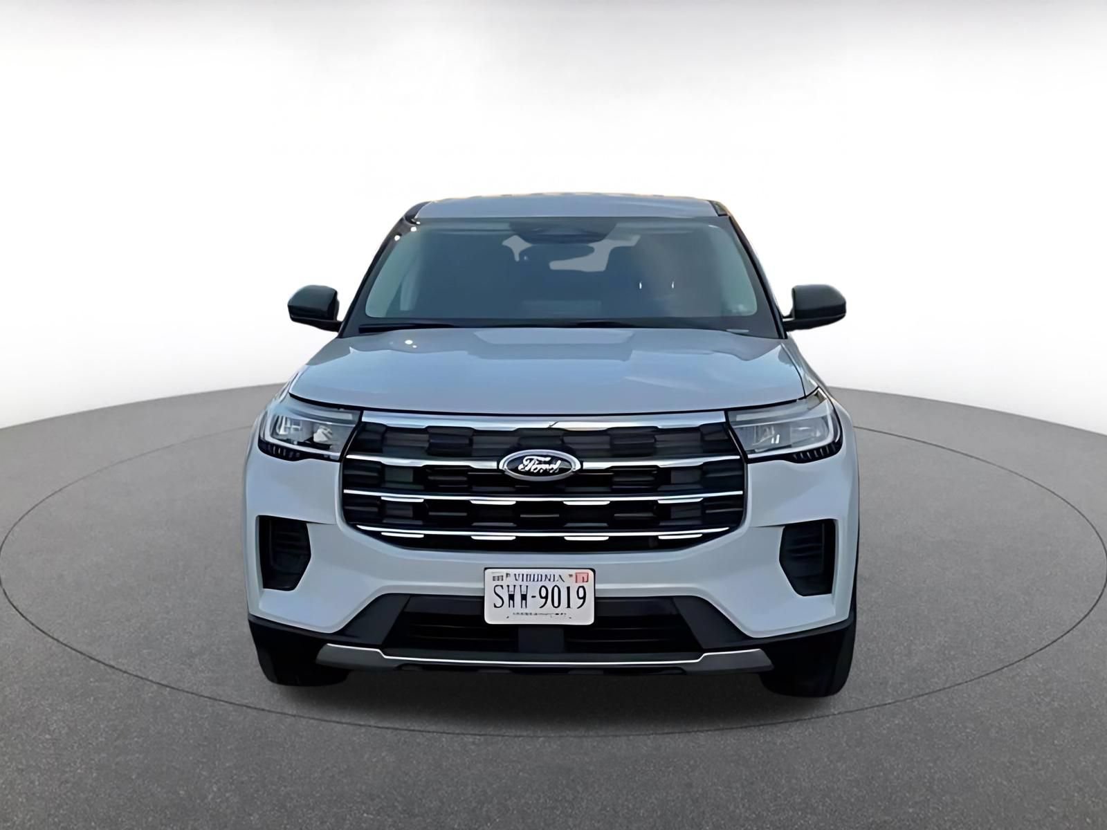 Used 2026 Ford Explorer Active AWD/4WD image 3