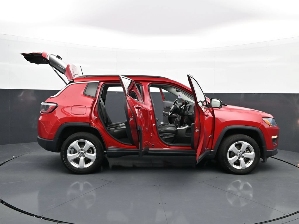 Used 2020 Jeep Compass Latitude w/ Cold Weather Group AWD/4WD image 43