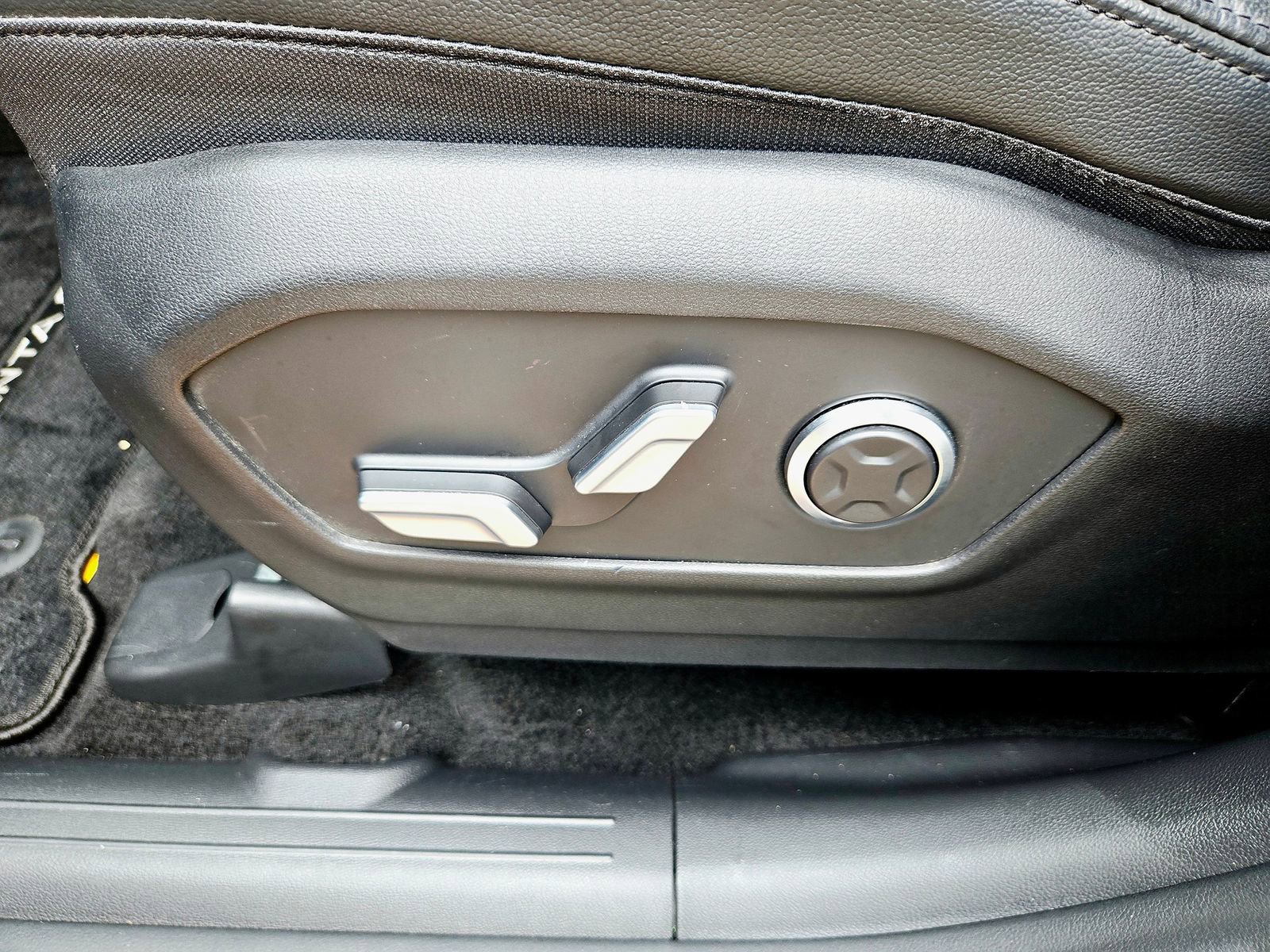 Used 2024 Hyundai Santa Fe Limited FWD image 24