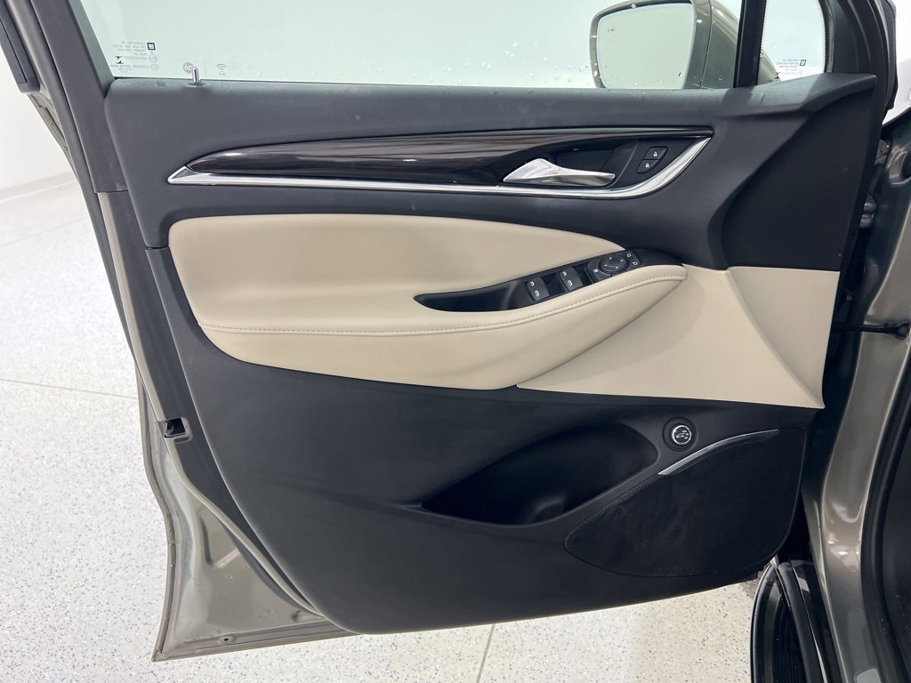 Used 2019 Buick Enclave Essence w/ LPO, Luxury Package image 19