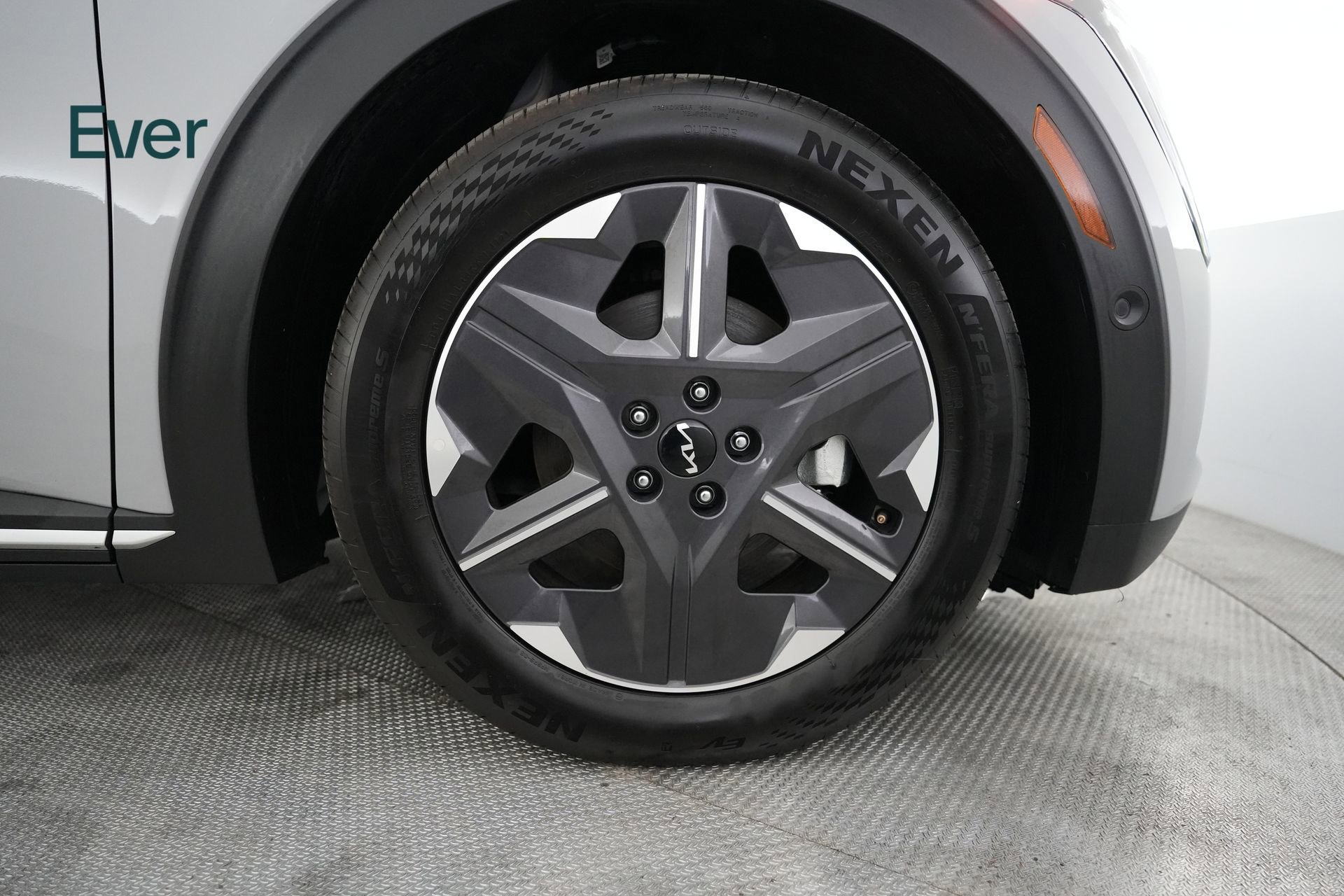 Used 2025 Kia EV6 Light w/ Light LR Technology Package image 20