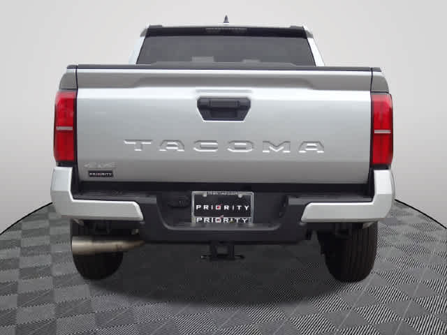Used 2025 Toyota Tacoma SR5 AWD/4WD image 3