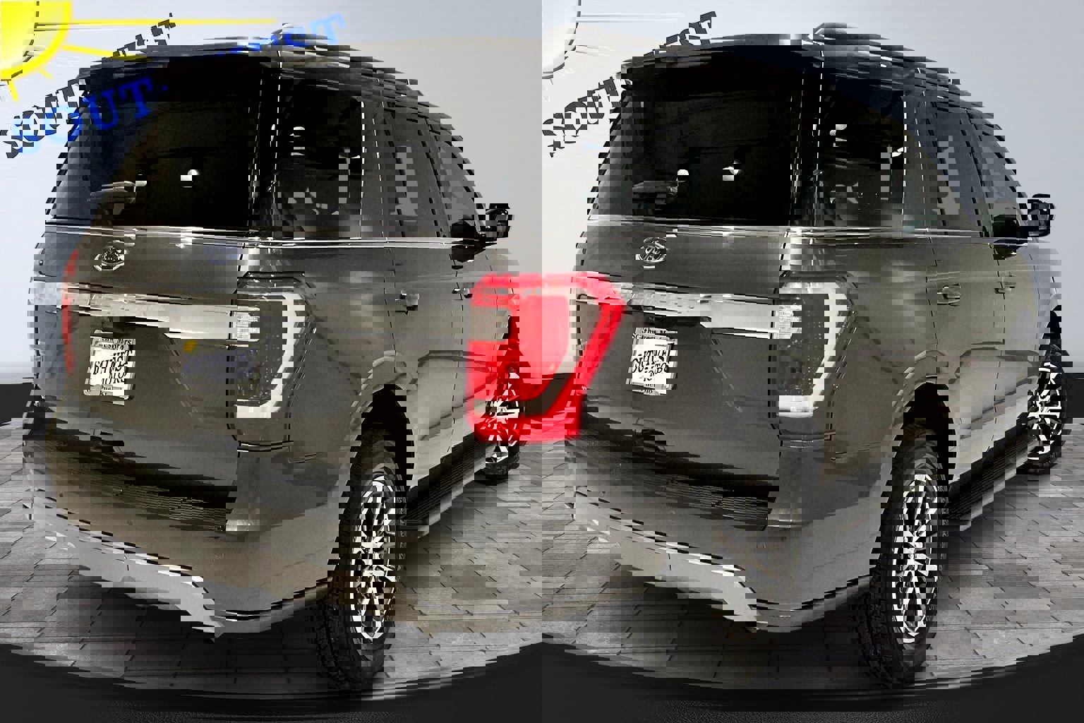 Used 2021 Ford Expedition XLT image 6