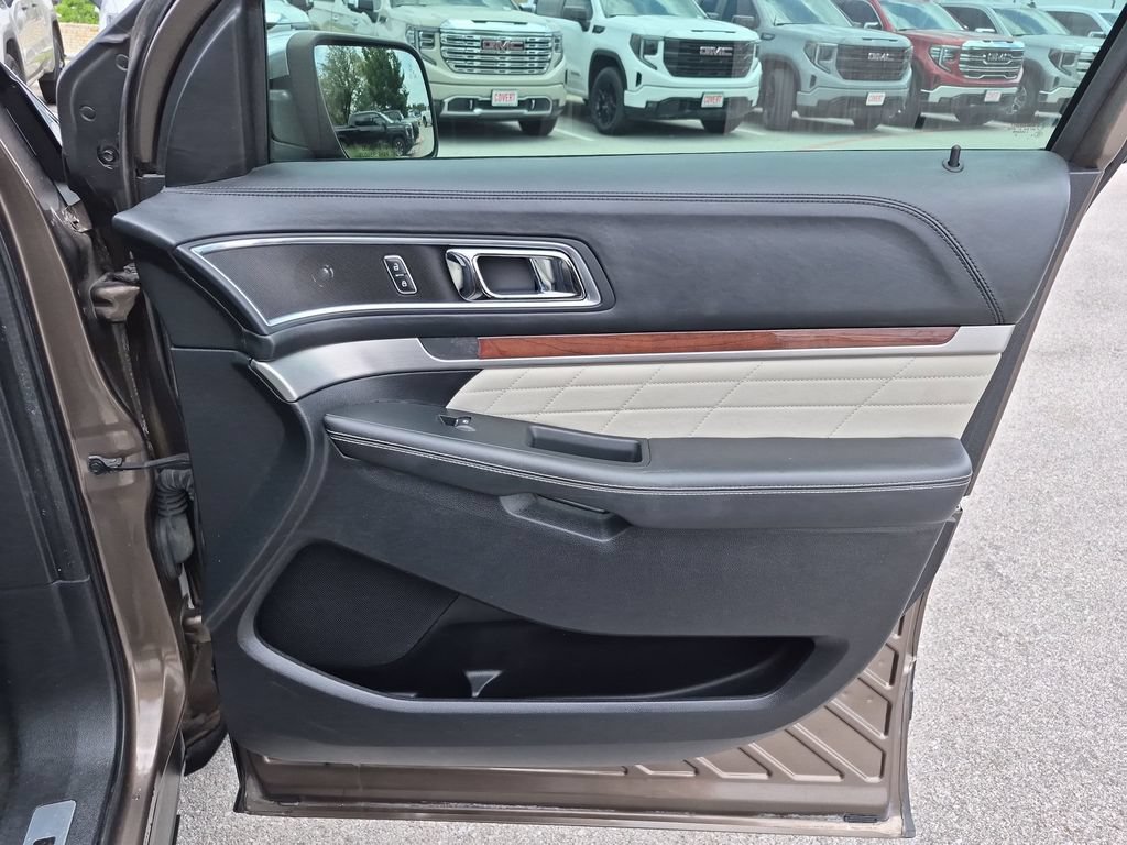 Used 2016 Ford Explorer Platinum AWD/4WD image 39