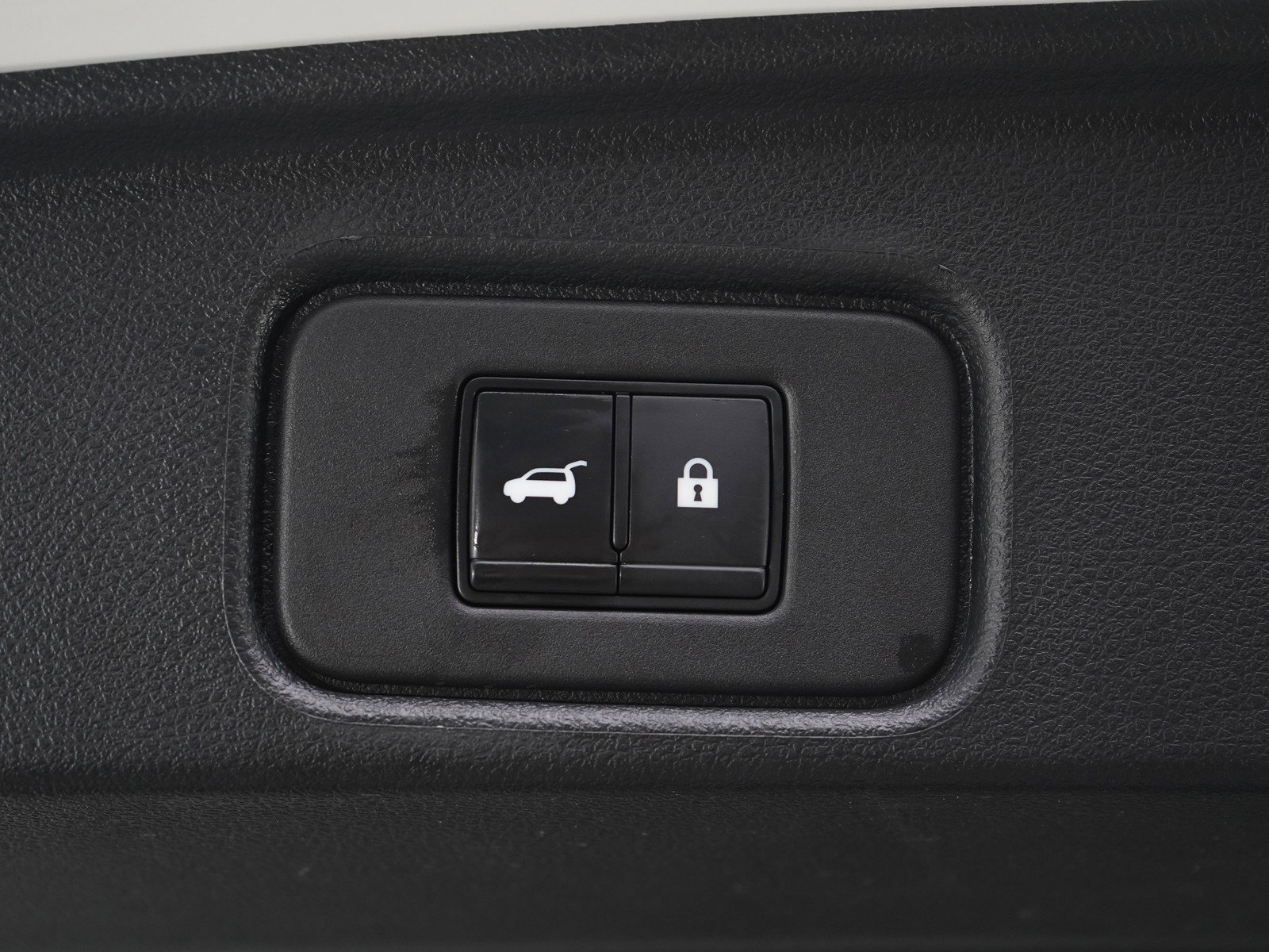 Used 2022 Nissan Pathfinder Platinum w/ Cargo Package image 22