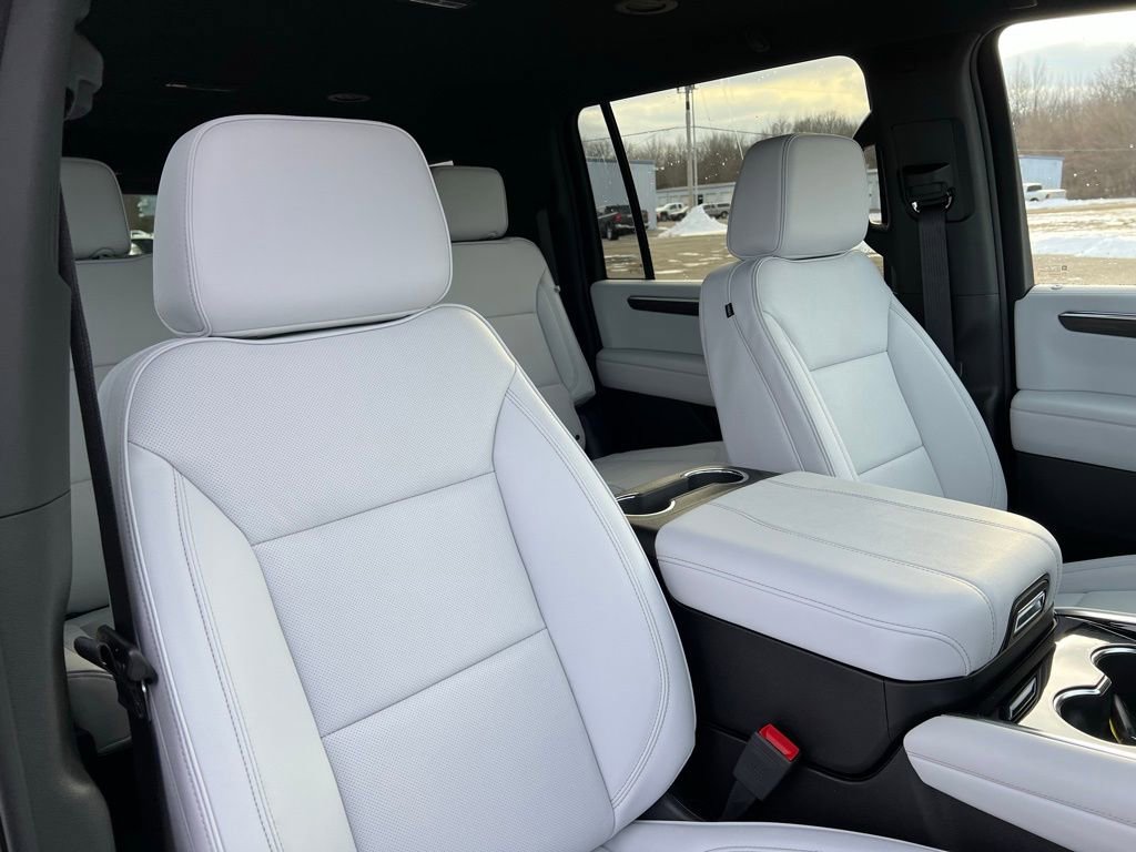 New 2026 Chevrolet Suburban Premier image 11