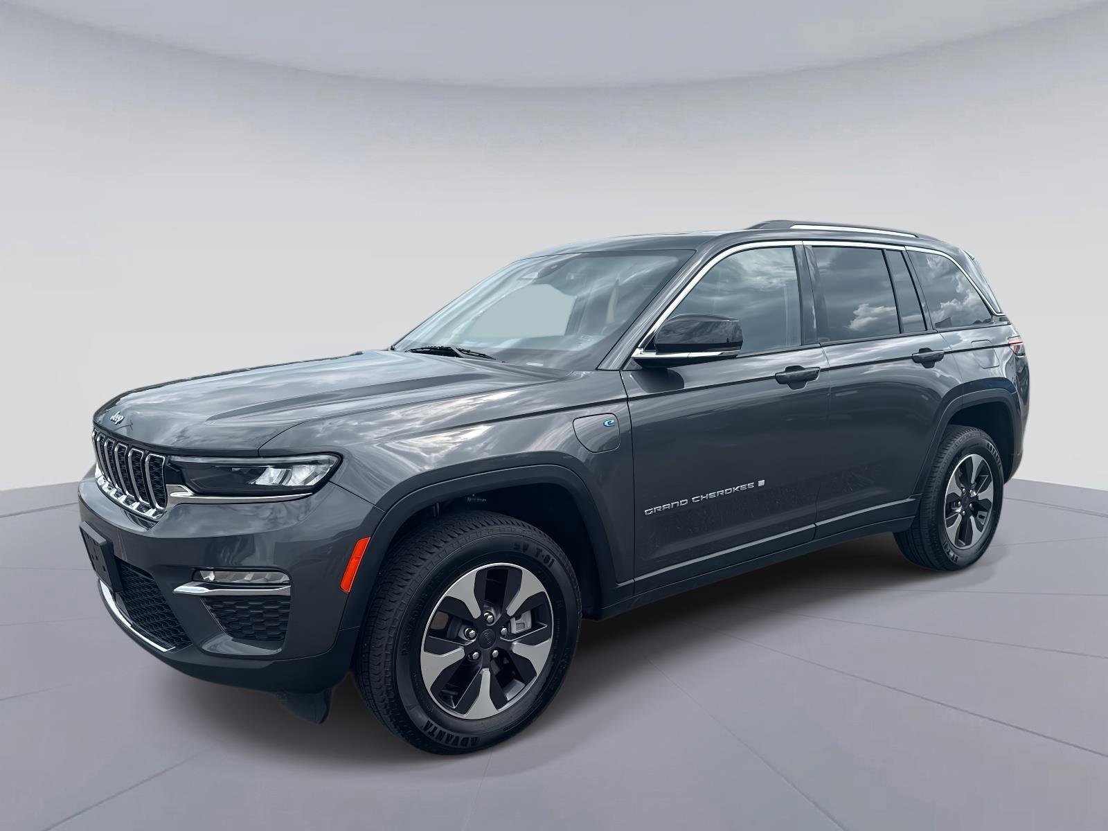 Used 2023 Jeep Grand Cherokee 4WD 4xe image 8