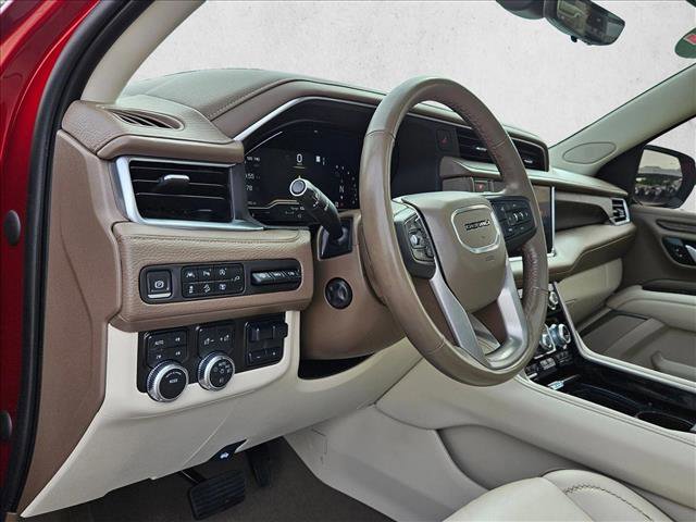Used 2022 GMC Yukon Denali w/ Denali Premium Package AWD/4WD image 11