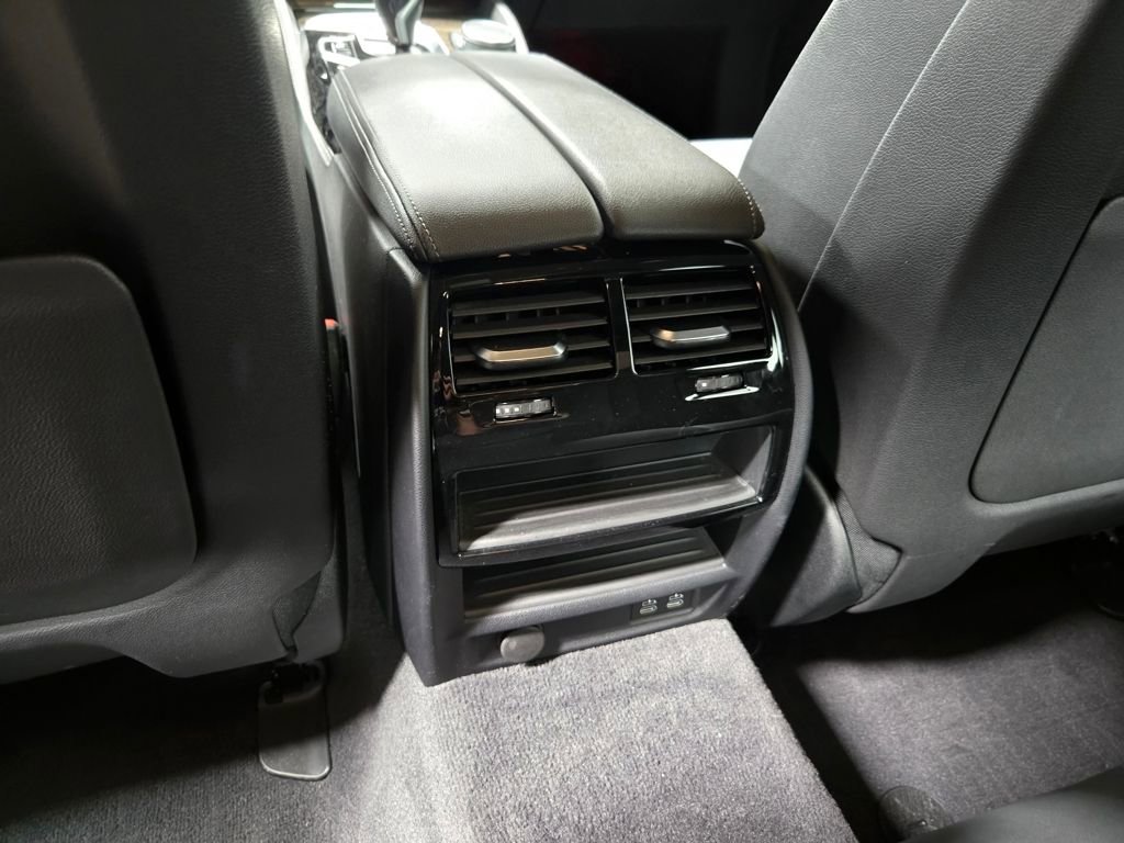 Used 2021 BMW 530e xDrive w/ M Sport Package image 37