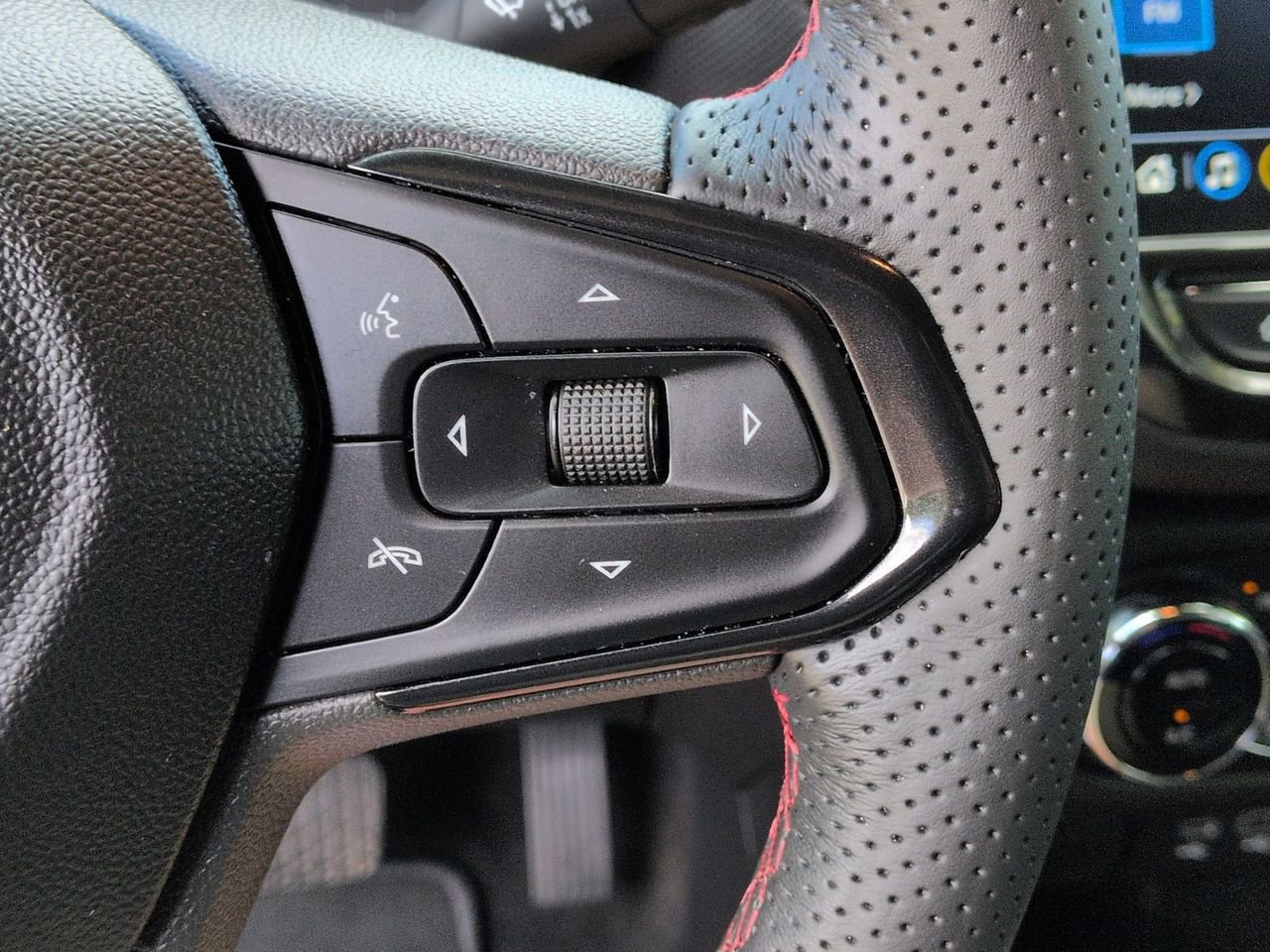 Certified 2023 Chevrolet TrailBlazer RS w/ Convenience Package image 13