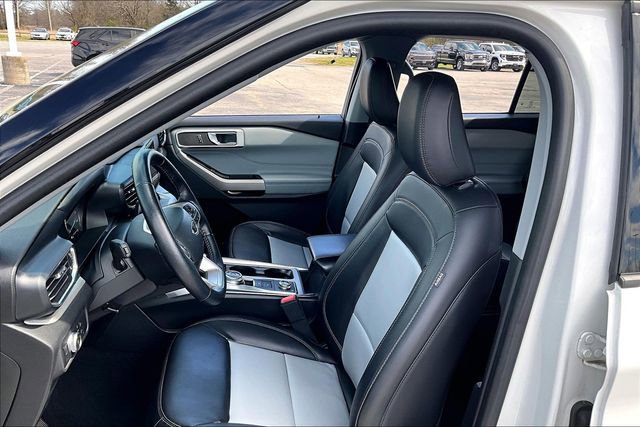 Used 2022 Ford Explorer XLT w/ Equipment Group 202A image 21