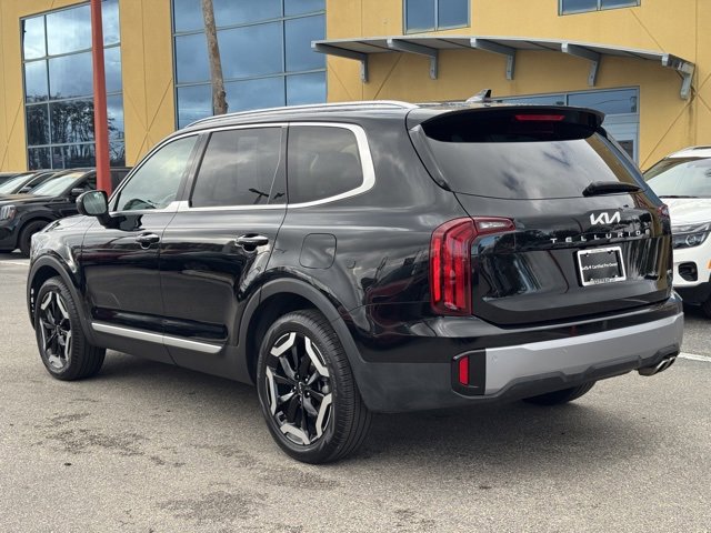 Used 2023 Kia Telluride S image 3