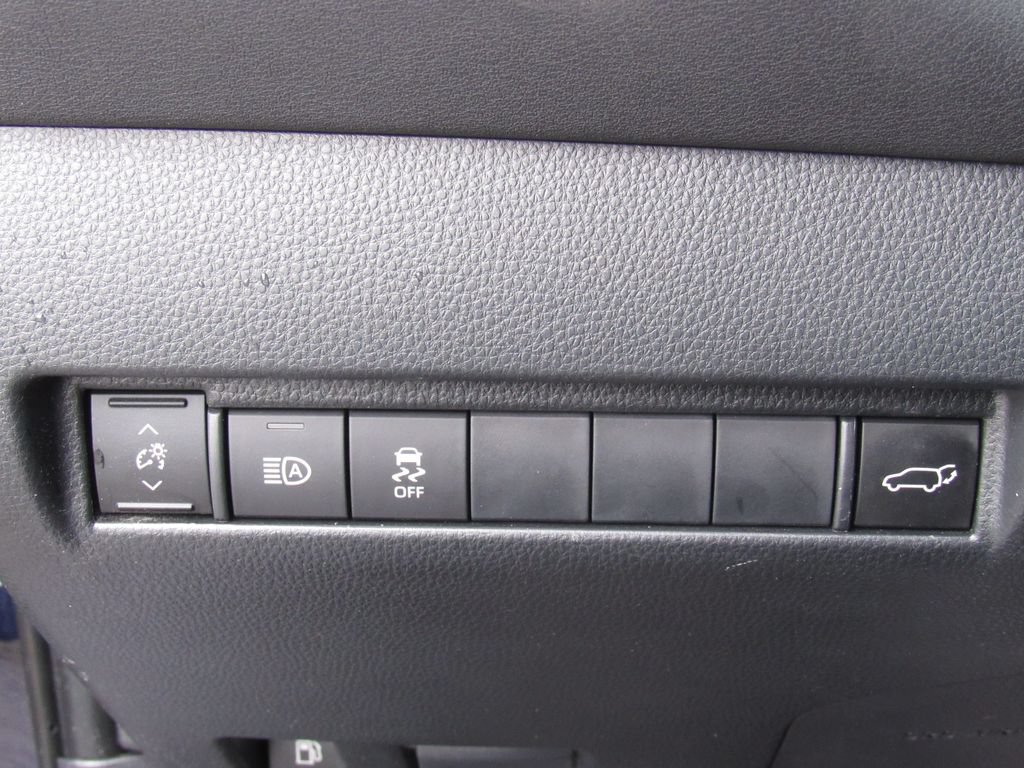 Certified 2024 Toyota Venza LE AWD/4WD image 31
