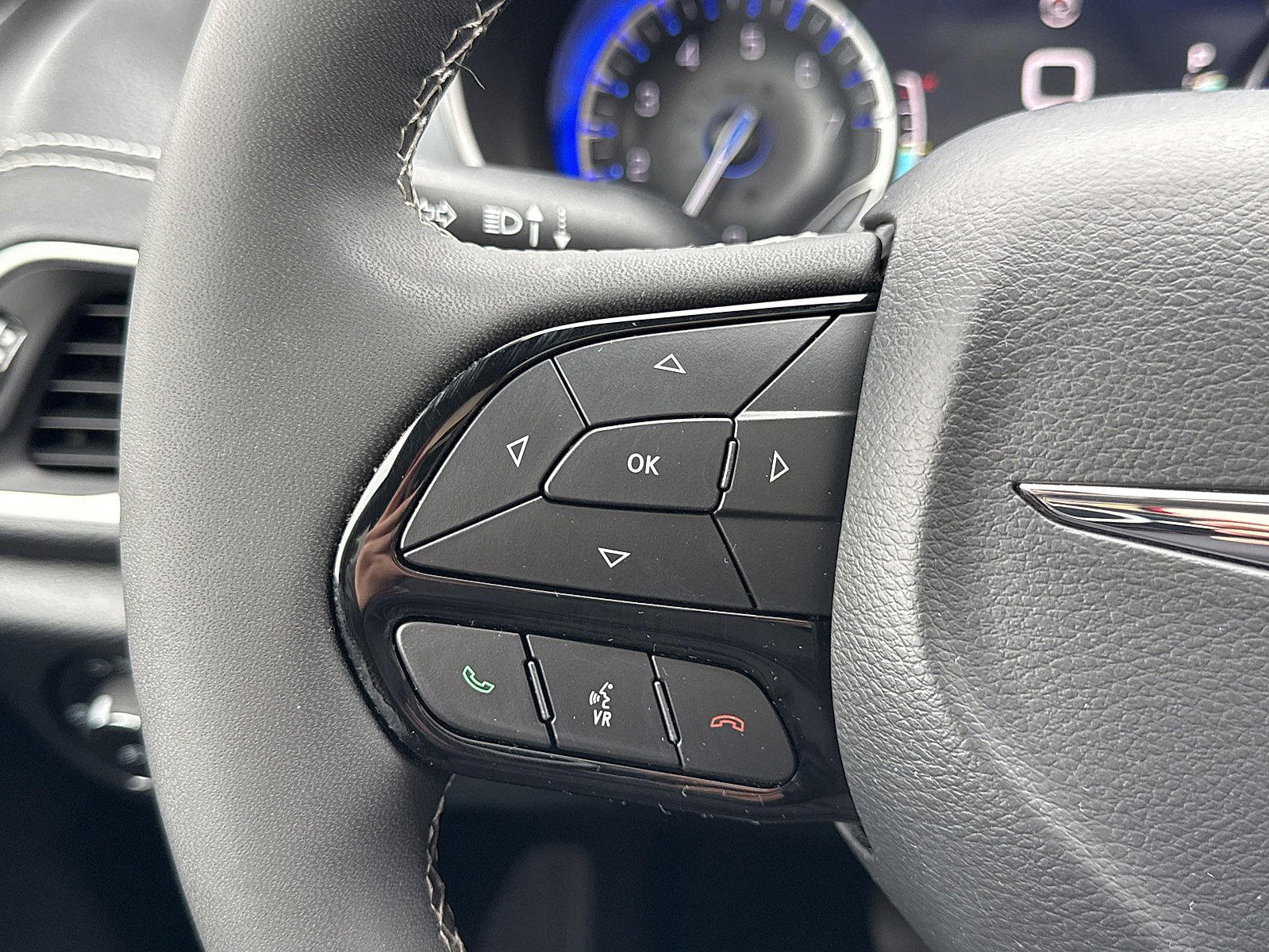 Used 2025 Chrysler Pacifica Limited FWD image 20