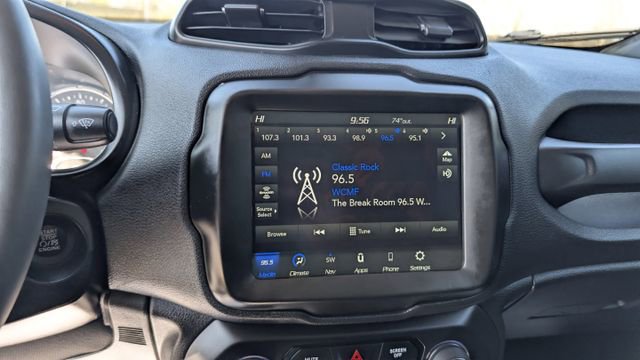Used 2022 Jeep Renegade Latitude AWD/4WD image 20