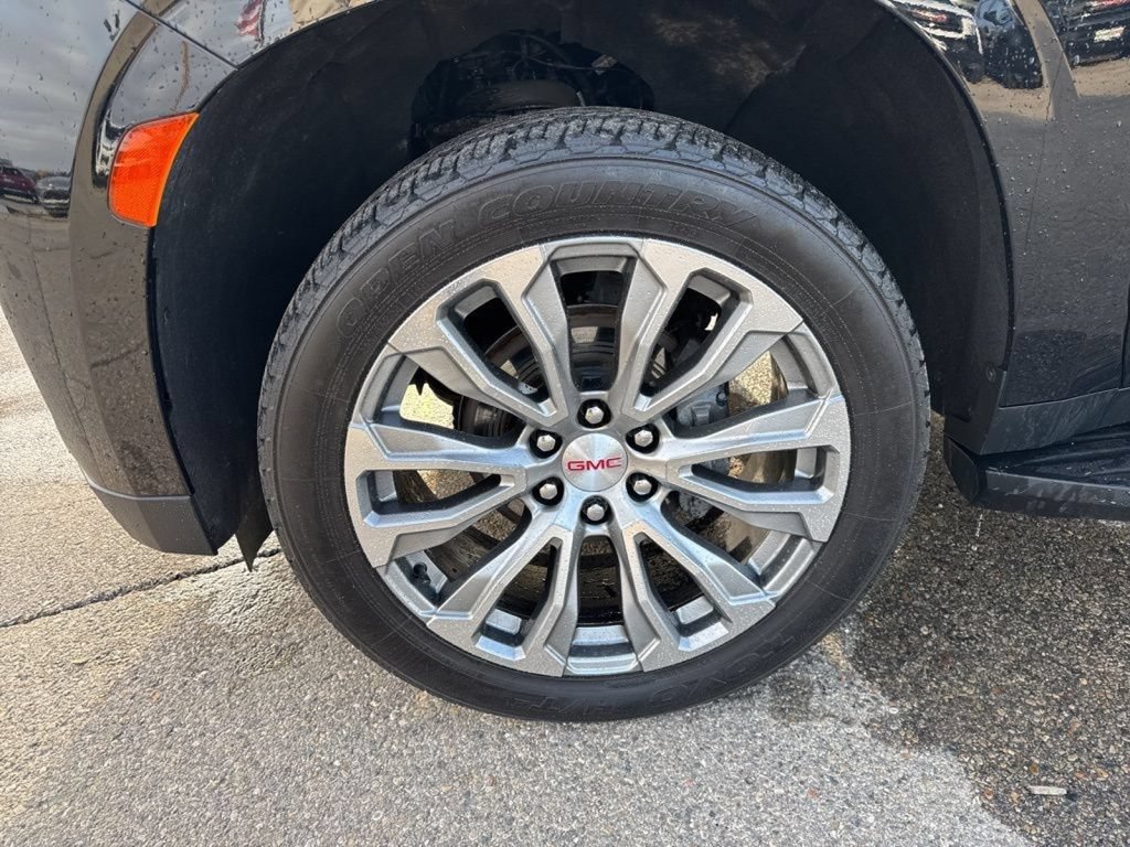 Used 2023 GMC Yukon XL Denali AWD/4WD image 16