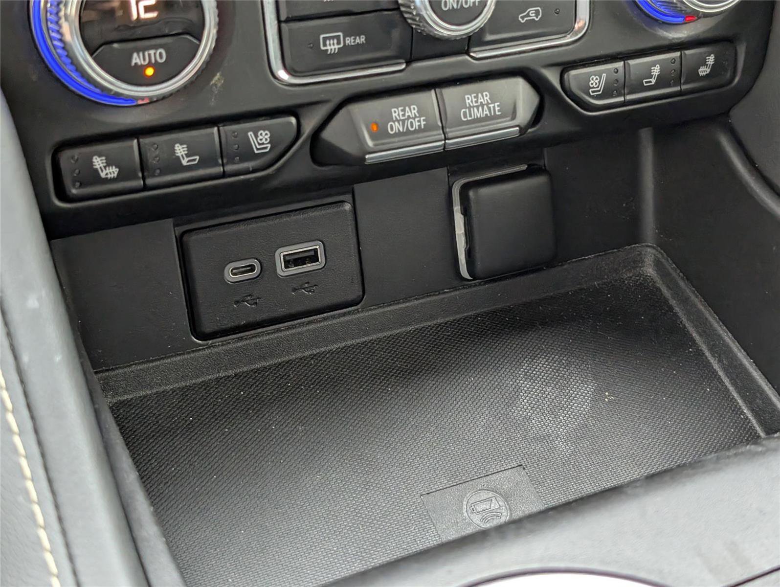 Used 2022 GMC Yukon SLT w/ SLT Premium Package image 18