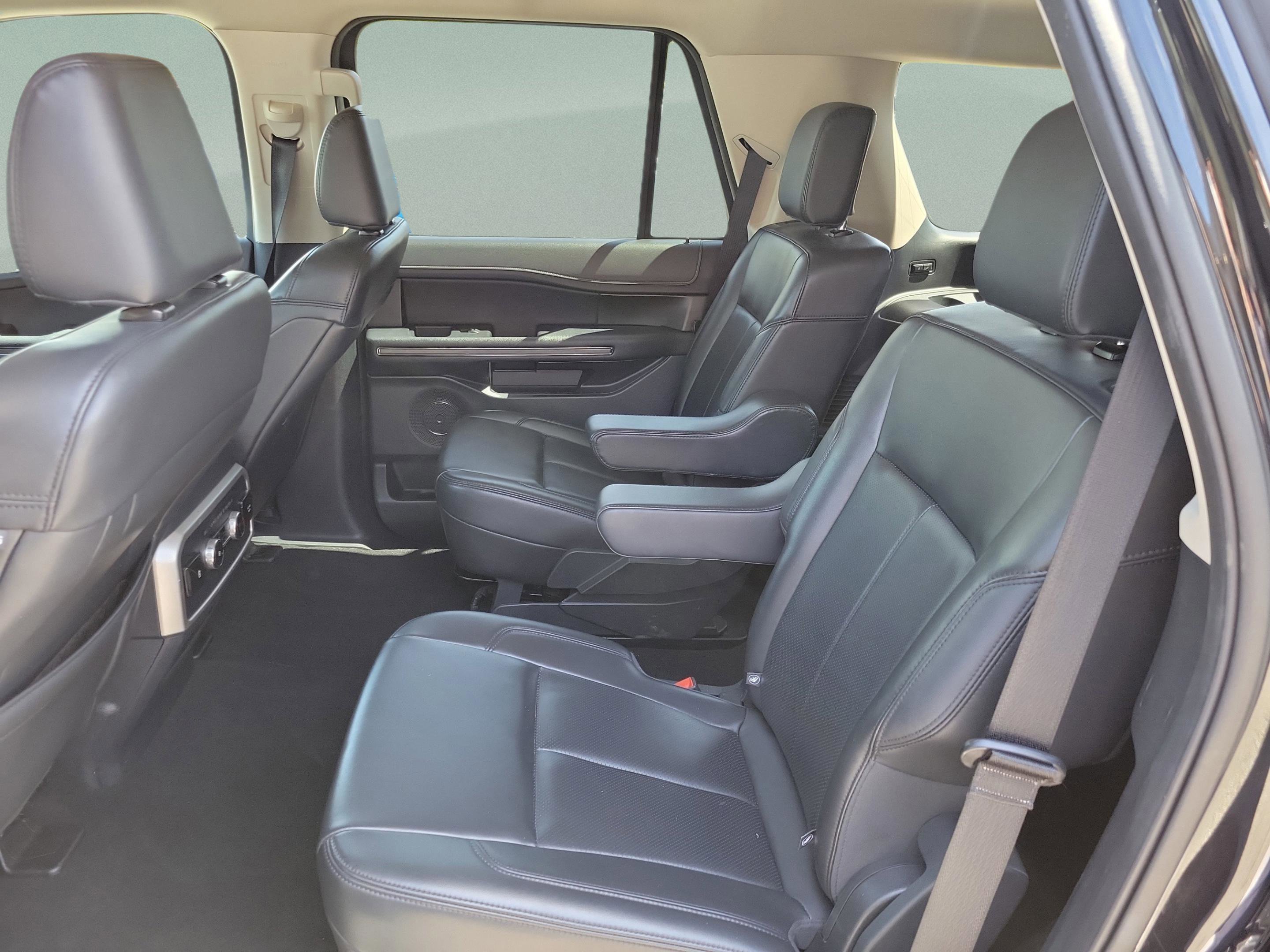 Used 2024 Ford Expedition XLT image 24