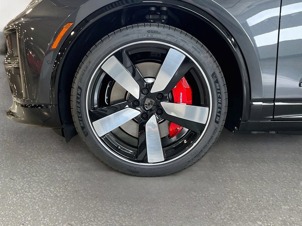 New 2026 Porsche Macan Turbo Electric AWD/4WD image 33