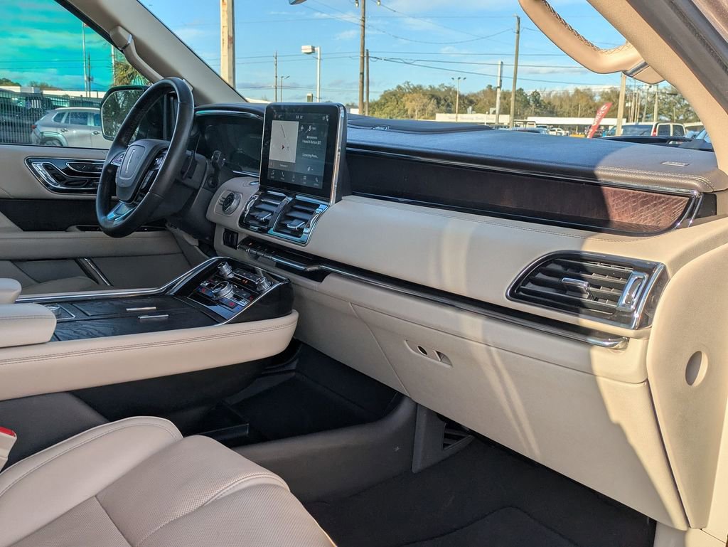 Used 2018 Lincoln Navigator L Reserve w/ Technology Package image 16