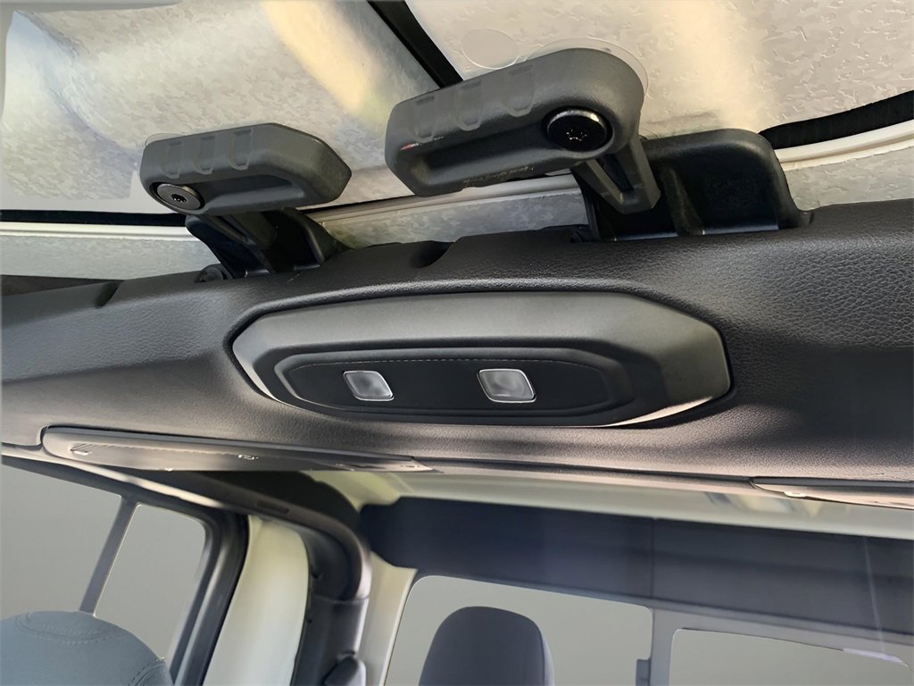 New 2025 Jeep Gladiator Mojave w/ Convenience Group image 32