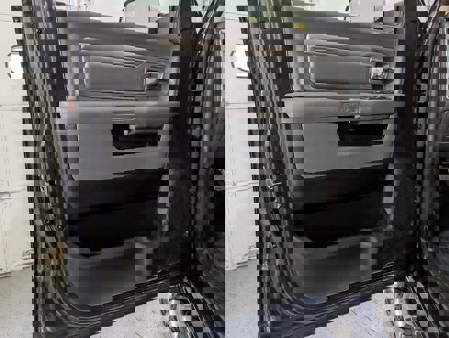 Used 2017 RAM 3500 Big Horn image 17