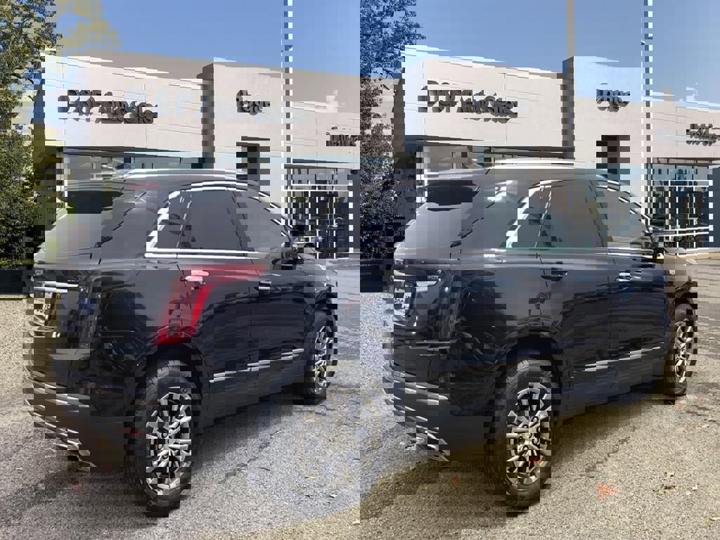 Used 2023 Cadillac XT5 Premium Luxury image 2