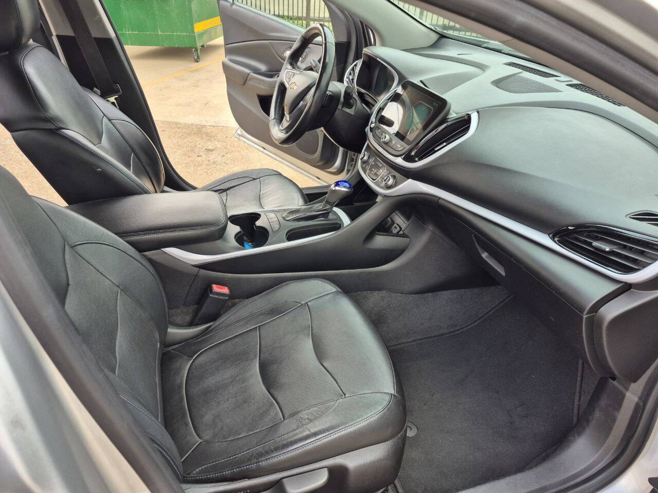 Used 2017 Chevrolet Volt LT w/ Comfort Package FWD image 15