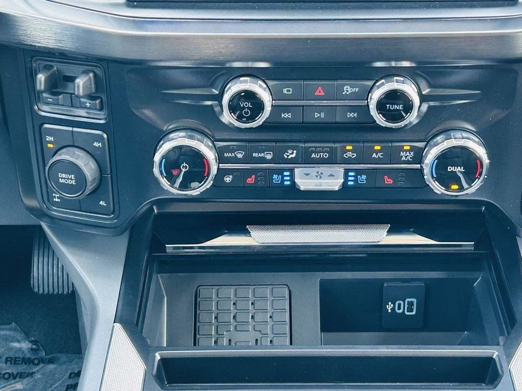 New 2025 Ford F250 Lariat w/ Black Appearance Package image 26