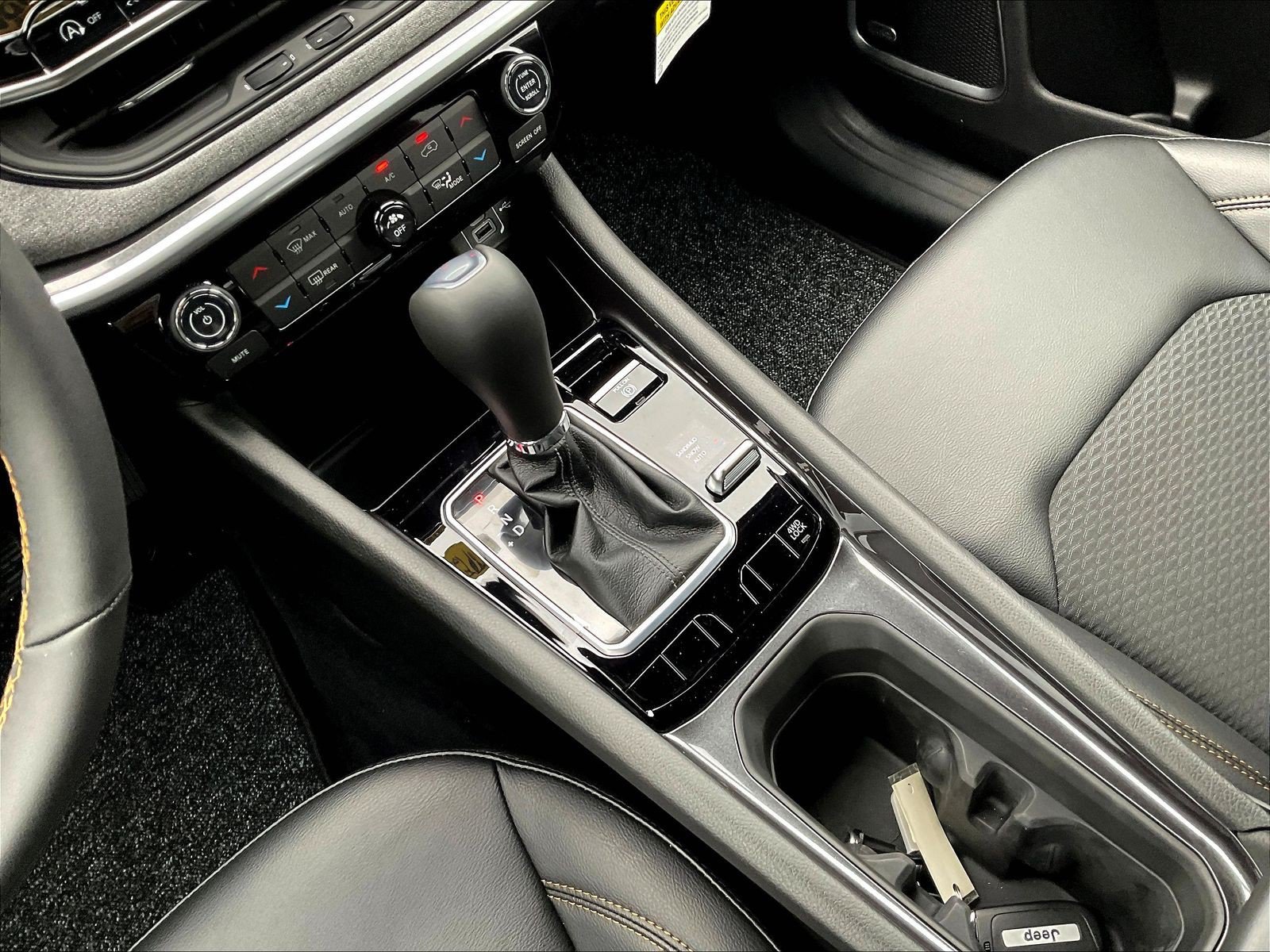 New 2026 Jeep Compass Latitude AWD/4WD image 12