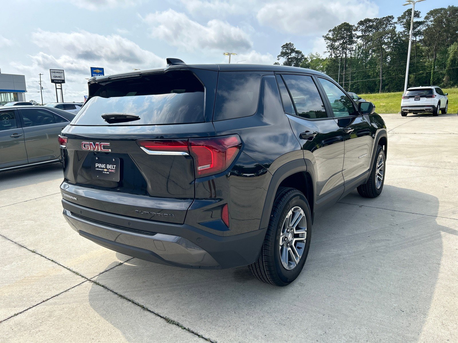 New 2026 GMC Terrain Elevation FWD image 3