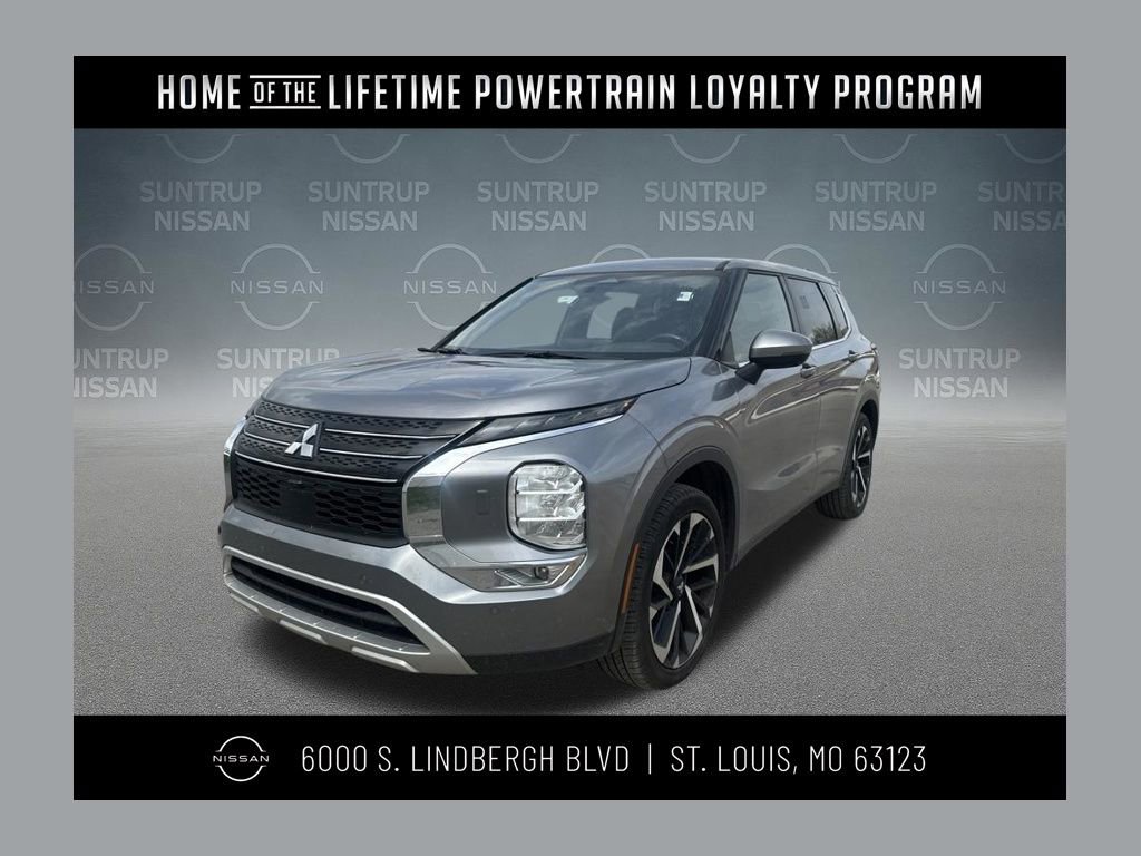Used 2024 Mitsubishi Outlander SE image 1