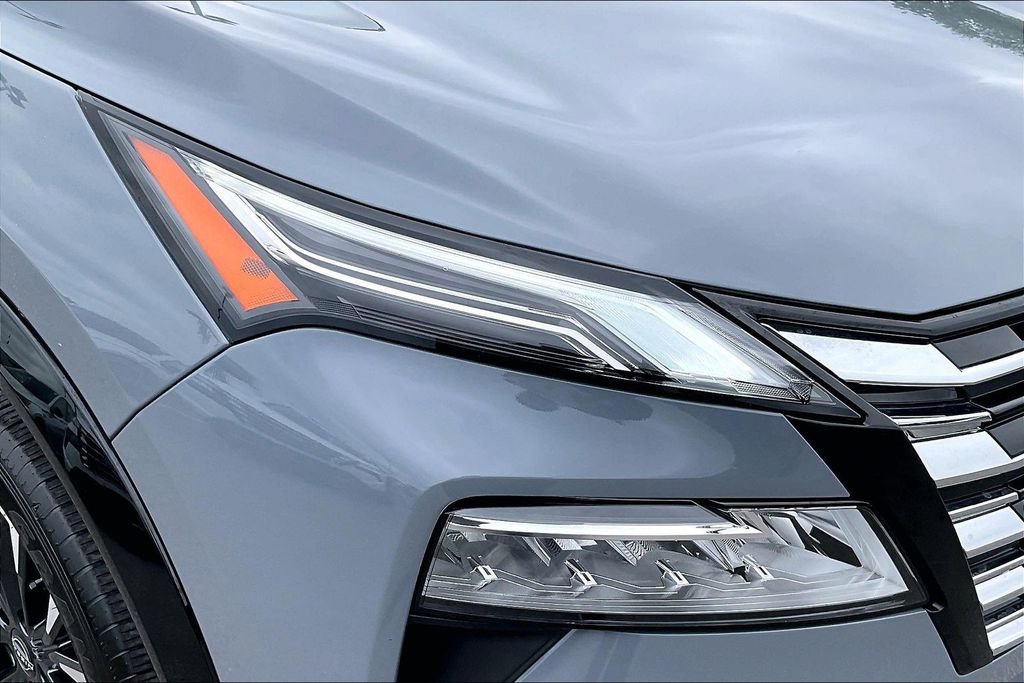 Used 2025 Nissan Rogue Platinum AWD/4WD image 40