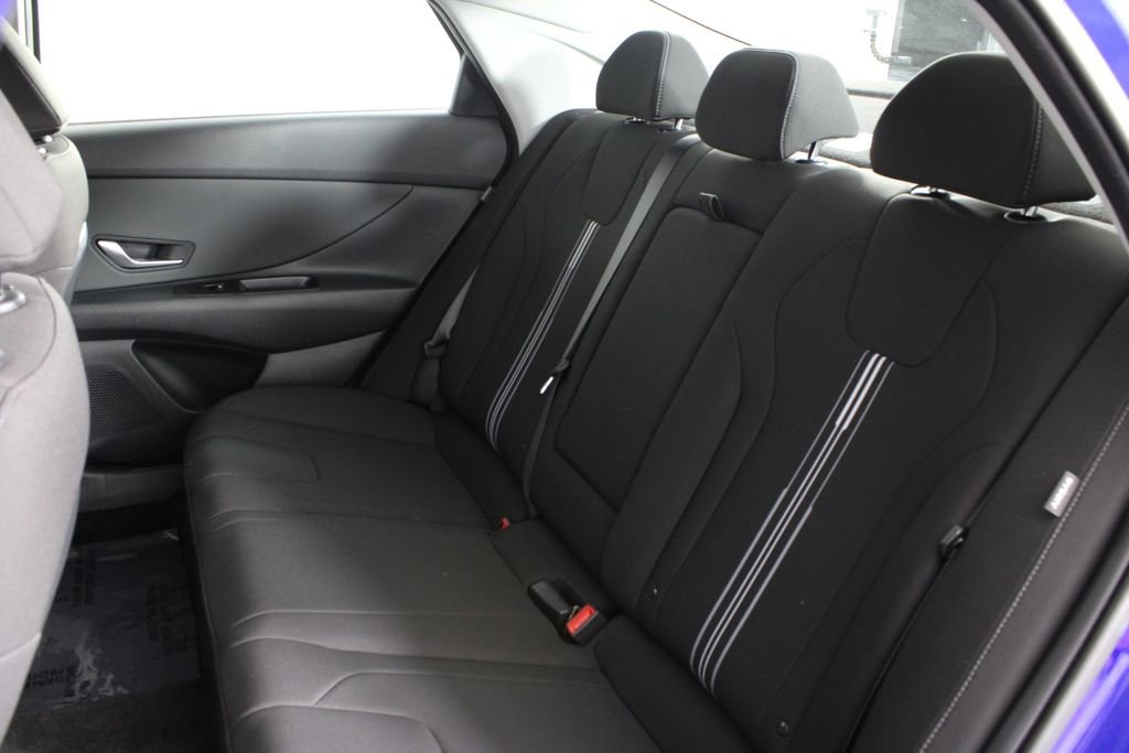 Used 2025 Hyundai Elantra SEL image 19