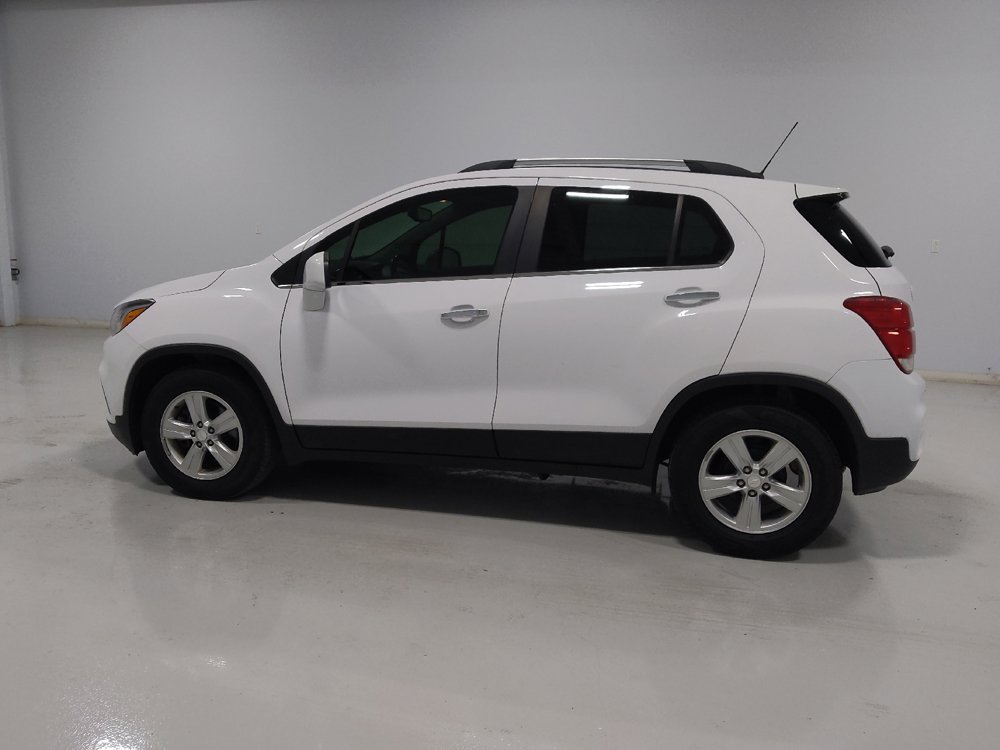Used 2020 Chevrolet Trax LT w/ Driver Confidence Package FWD image 3