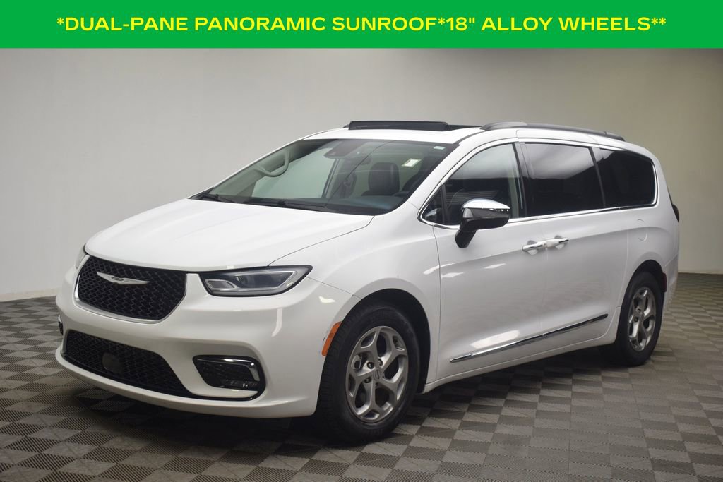 Used 2023 Chrysler Pacifica Limited FWD image 3