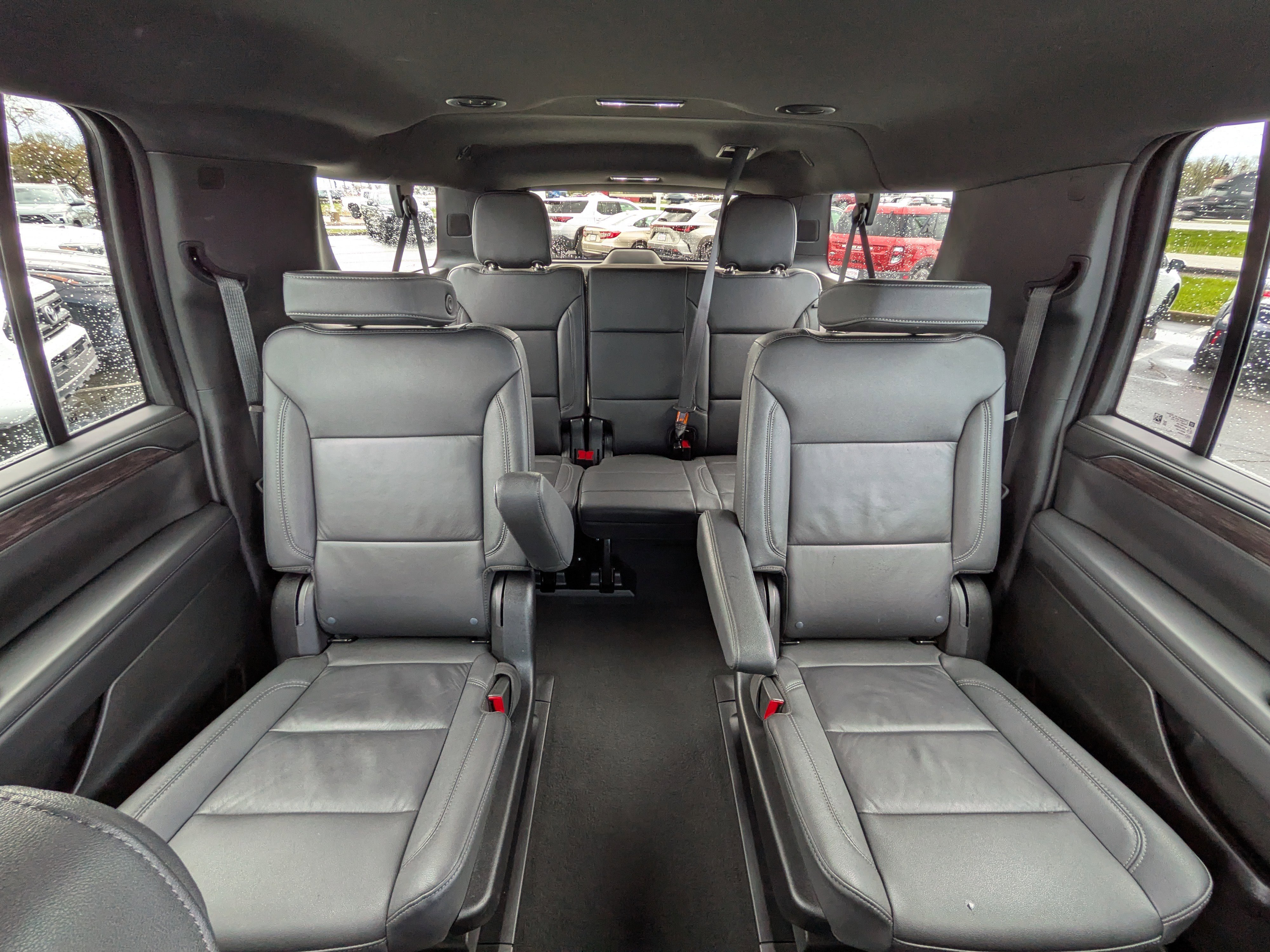 Used 2024 Chevrolet Suburban LT w/ Luxury Package image 19