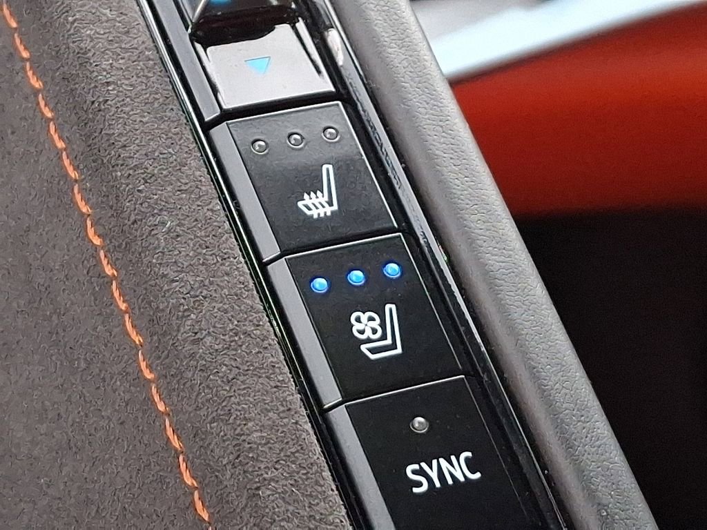 Used 2025 Chevrolet Corvette Stingray Premium Cpe w/ Z51 Performance Package image 21