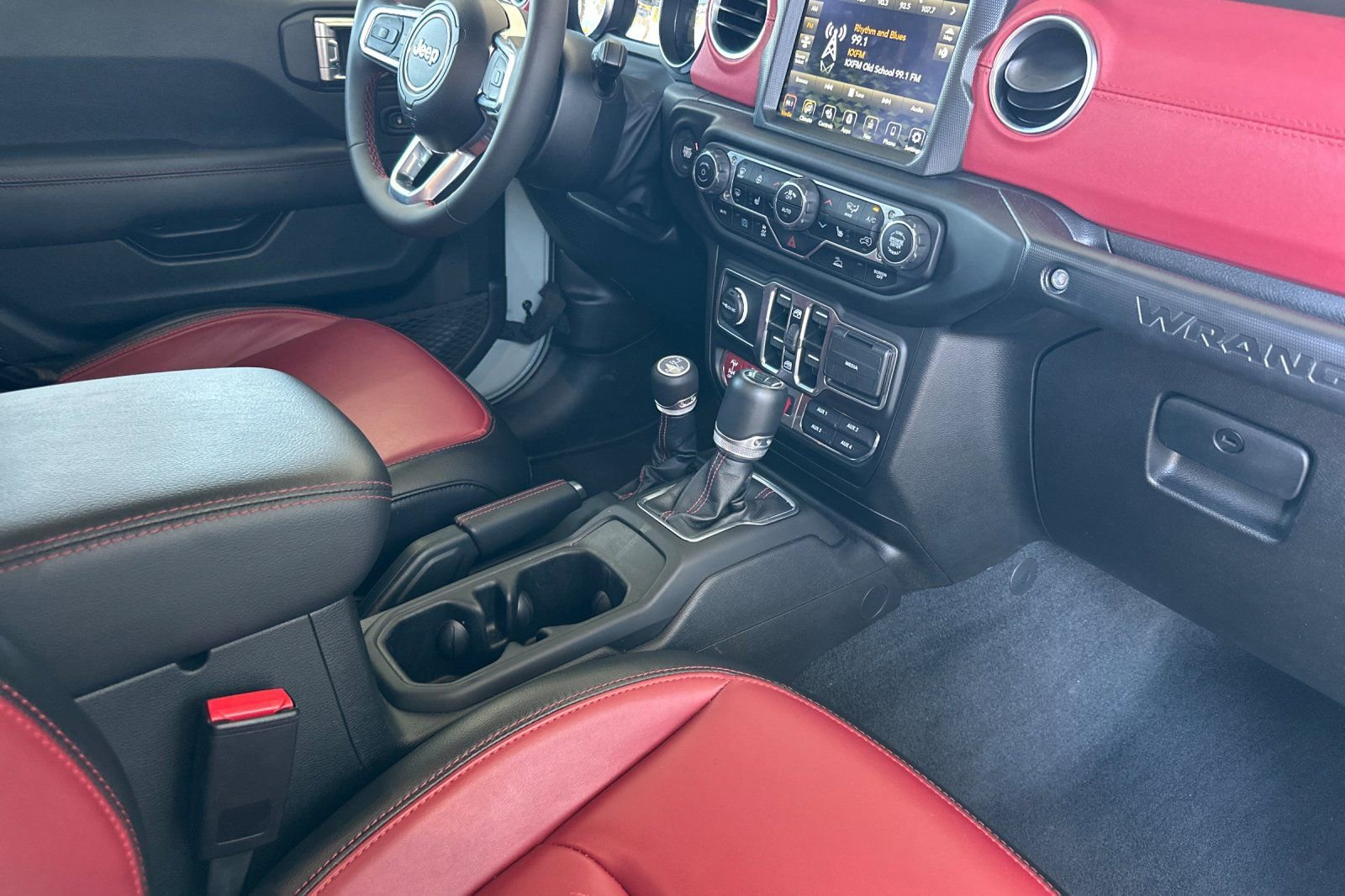 Used 2023 Jeep Wrangler Unlimited Rubicon 4xe AWD/4WD image 15