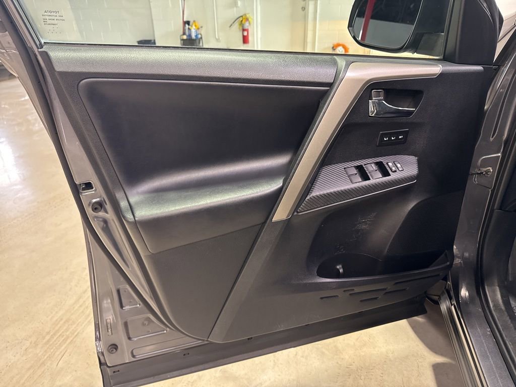 Used 2013 Toyota RAV4 Limited image 31