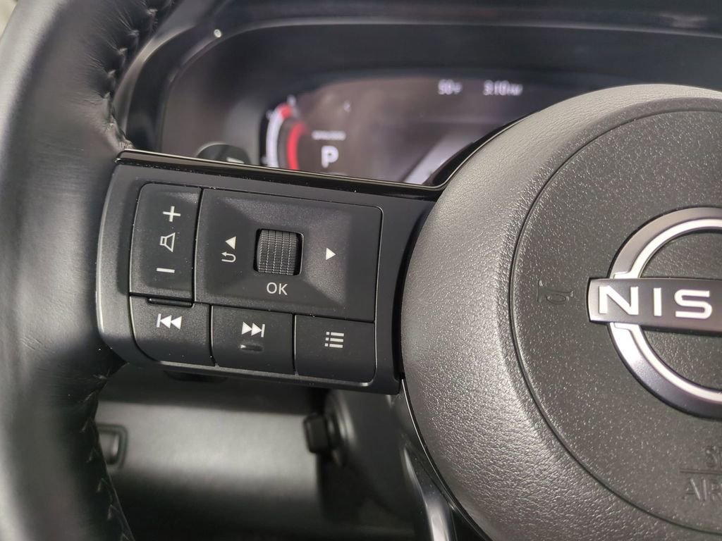 Used 2022 Nissan Pathfinder Platinum w/ Cargo Package image 32