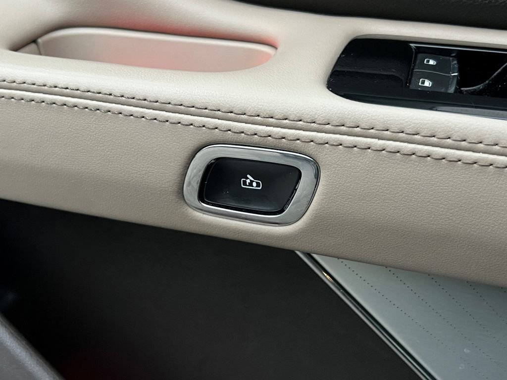 Used 2022 Lincoln Aviator Reserve w/ Equipment Group 201A image 28